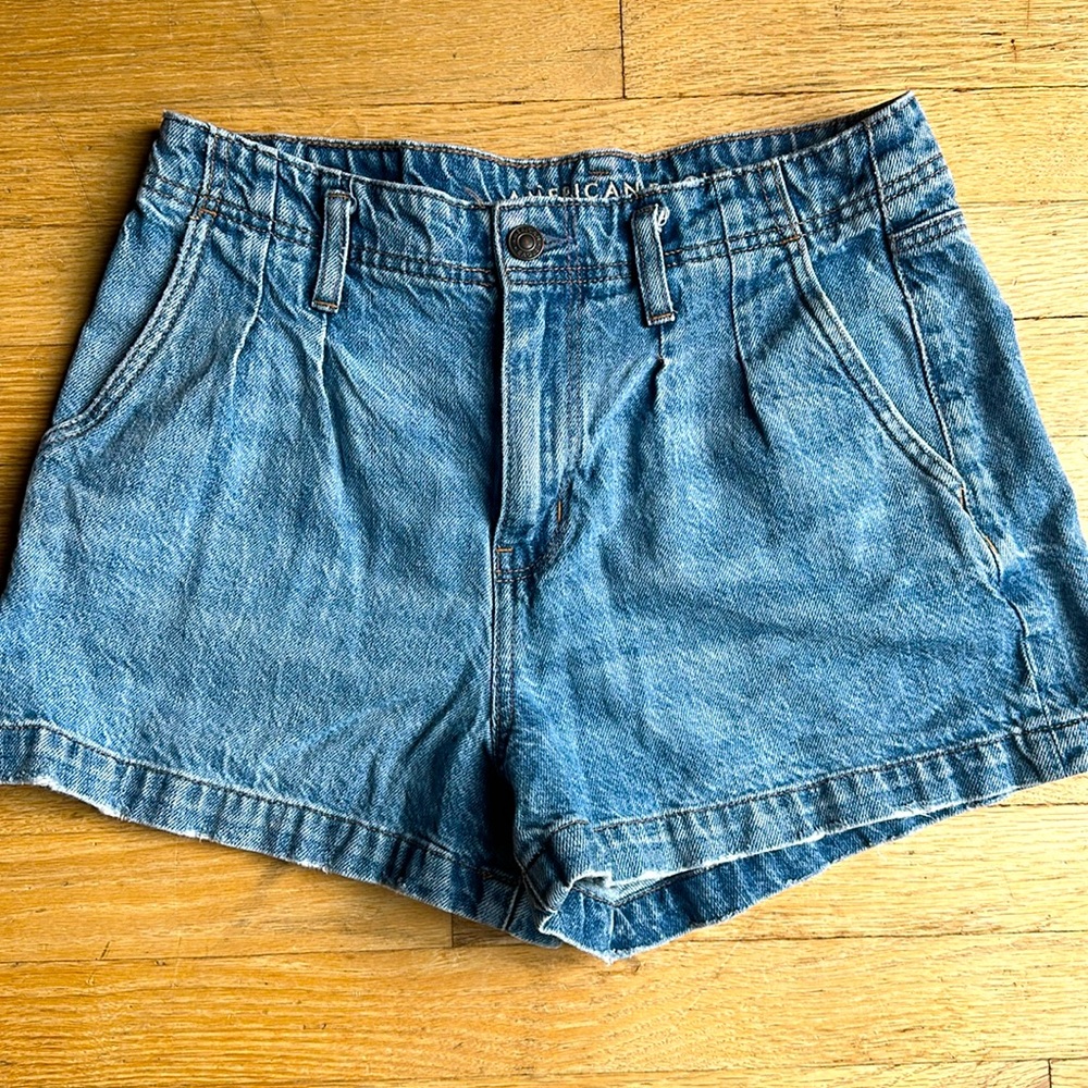 AE Mom Short